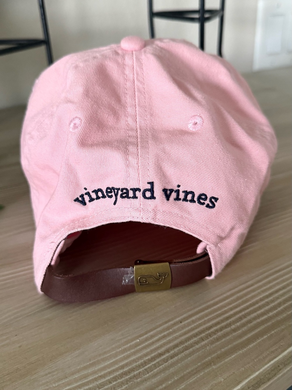 Vineyard Vines adult women’s Pink Whale Baseball Cap - Picture 2 of 4